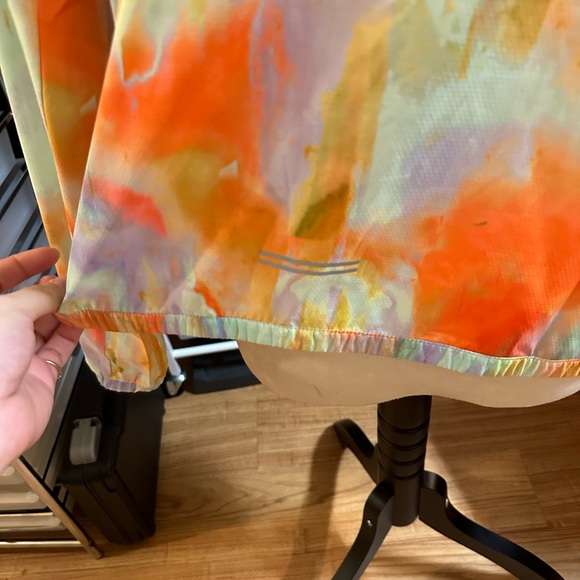 Like new Nike lightweight running rain jacket - Picture 8 of 10